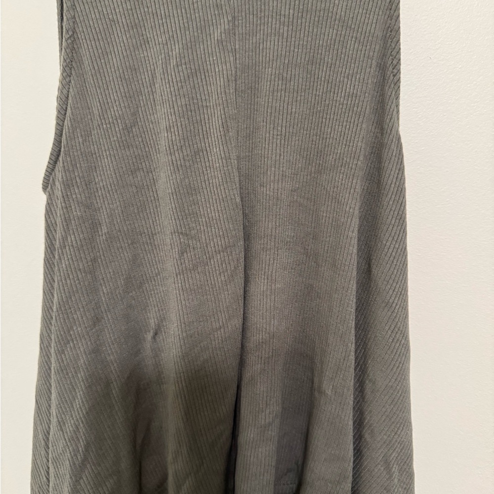 Sleeveless Ribbed Tank Top - Gray - Picture 2 of 3